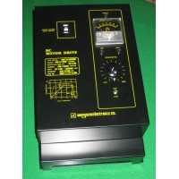 
INPUT:220V OUTPUT:90/180V CAP:5HP
Dc 콘트롤1HP ( A90V . F90/180V ) ( 5.5~7.5KW 는 사전 문의 )
DC MOTOR DRIVE INPUT:220V OUTPUT: DC90V/180V CAP:5HP
 